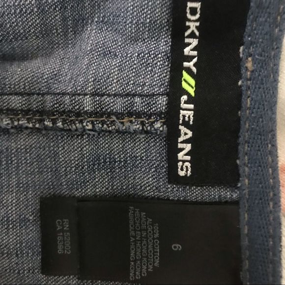 DNKY skirt.Dress it up w’a cute blouse or go casual w’a tank top & thongs. - Picture 3 of 3